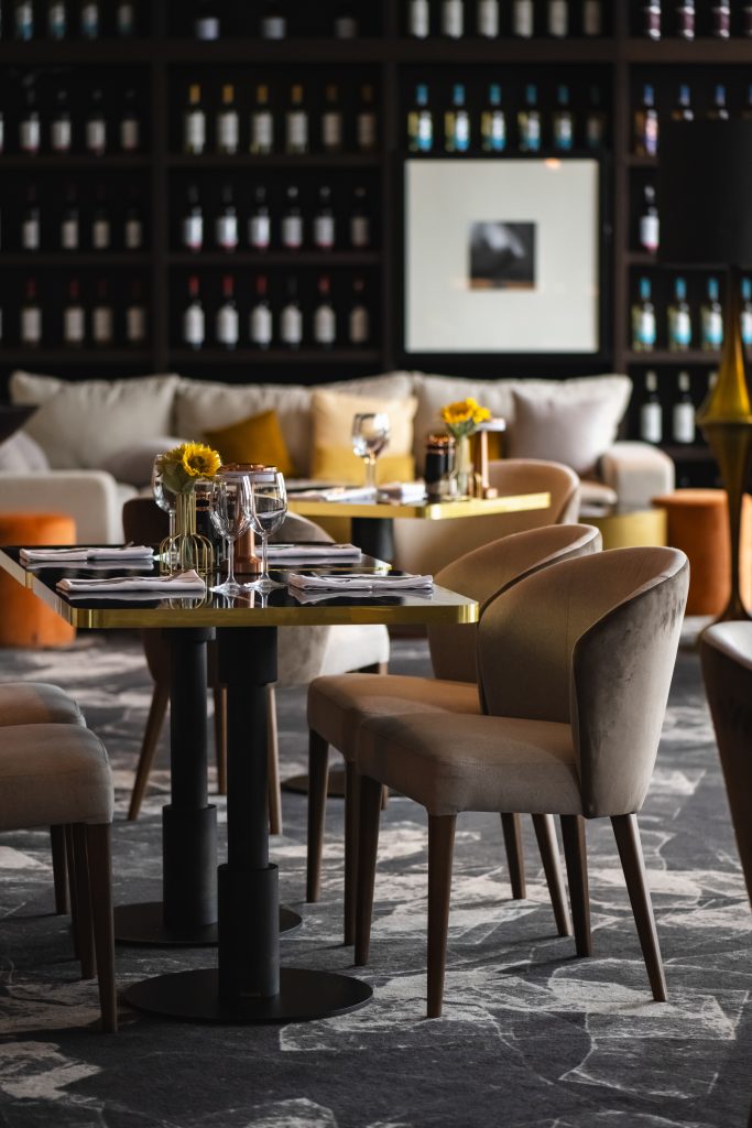 Business lunch on the boulevard
