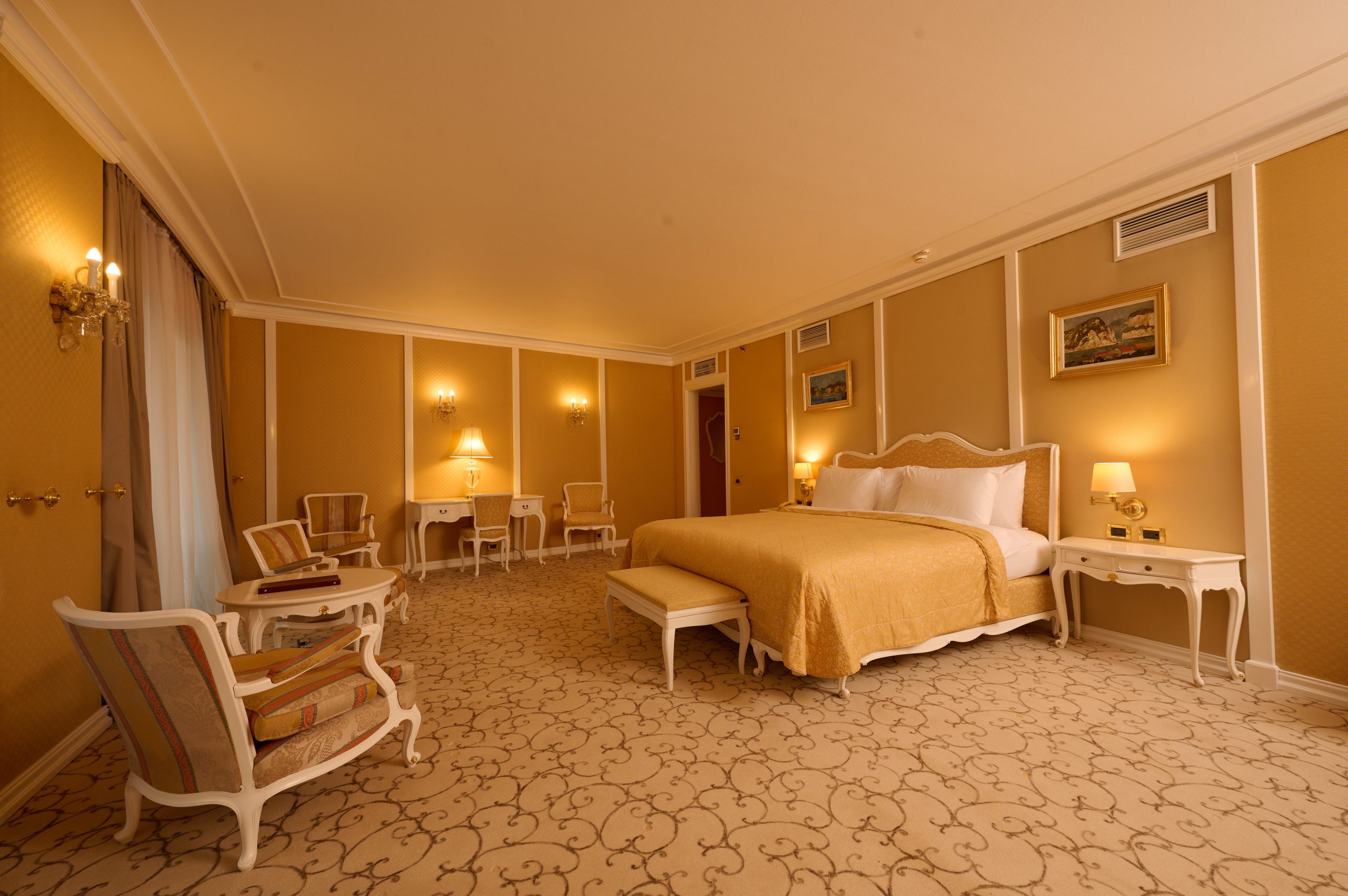Suite bedroom