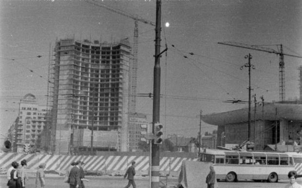 Construction cranes and trolleybus