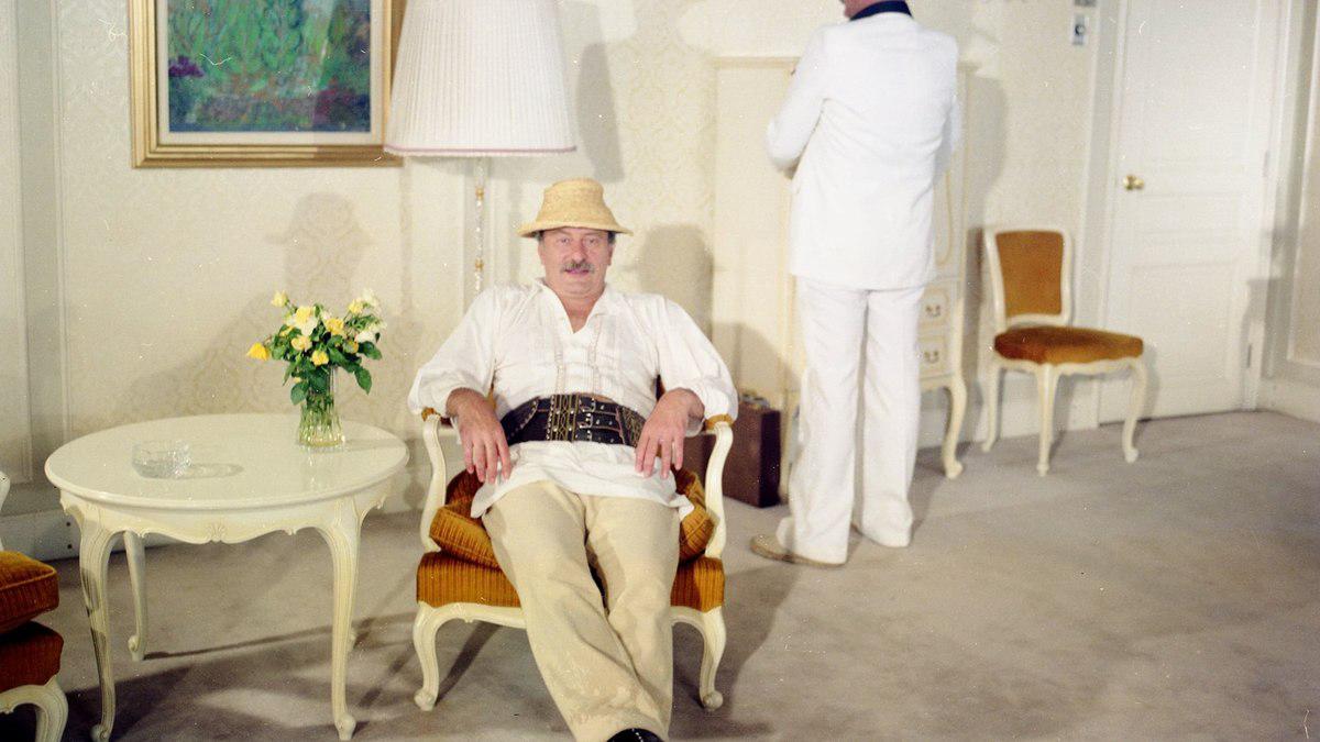 Film scene in the Imperial Apartment
